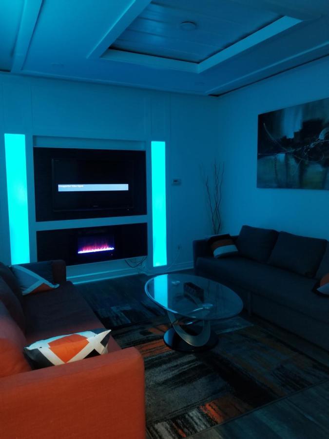 Cozy And Unique Getaway Appartement Hamilton Buitenkant foto
